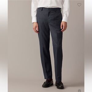 J crew Bowery dress pant in wool blend stretch oxford navy 30x32